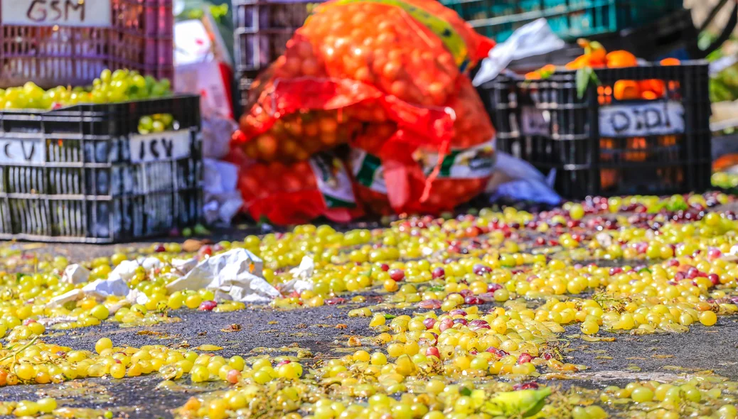 Frutas no chão