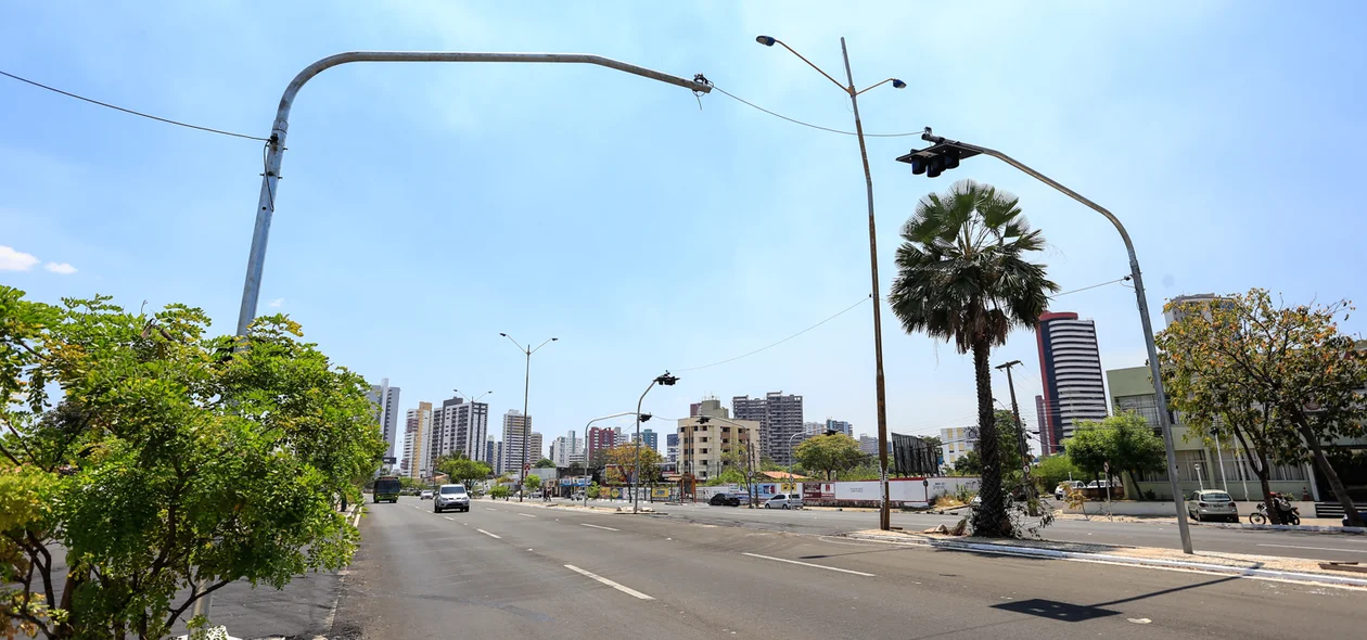 Novo semáforo na avenida João XXIII 