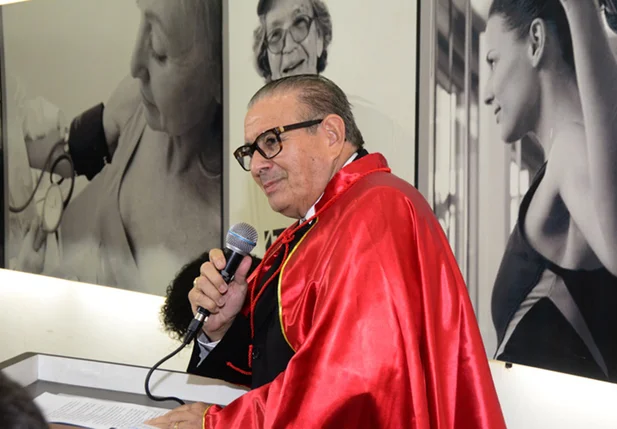 Valcedi recebe posso na Academia de Letras