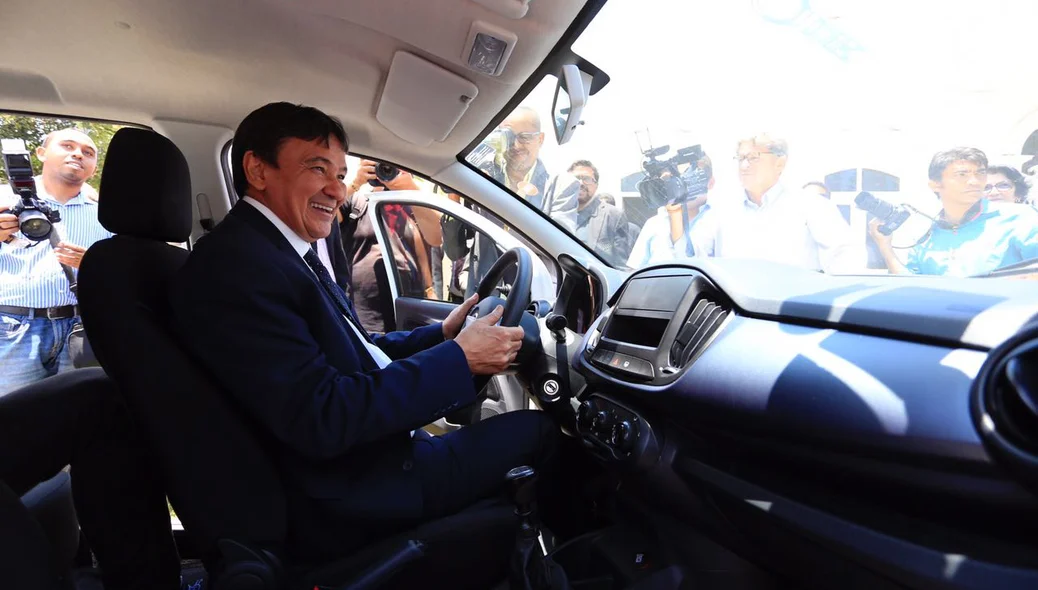 Wellington Dias em carro