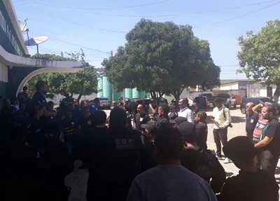 Agentes reunidos na Casa de Custódia de Teresina