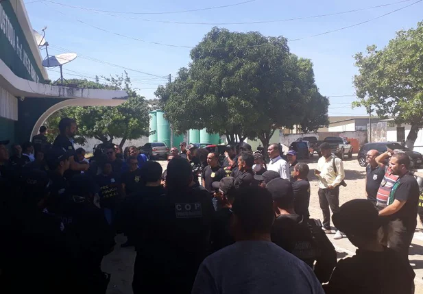 Agentes reunidos na Casa de Custódia de Teresina