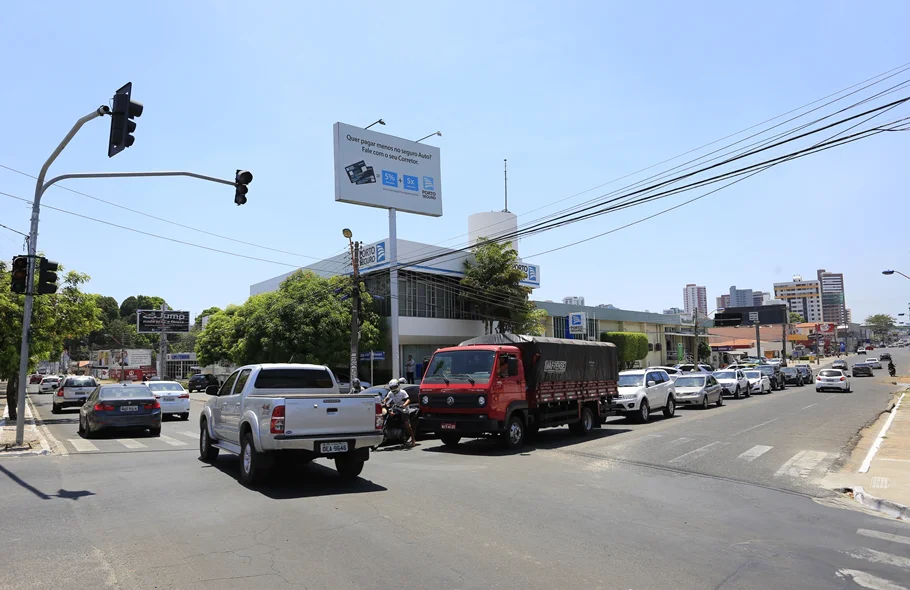 Cruzamento da Avenida João XXIII com a Avenida Homero Castelo Branco