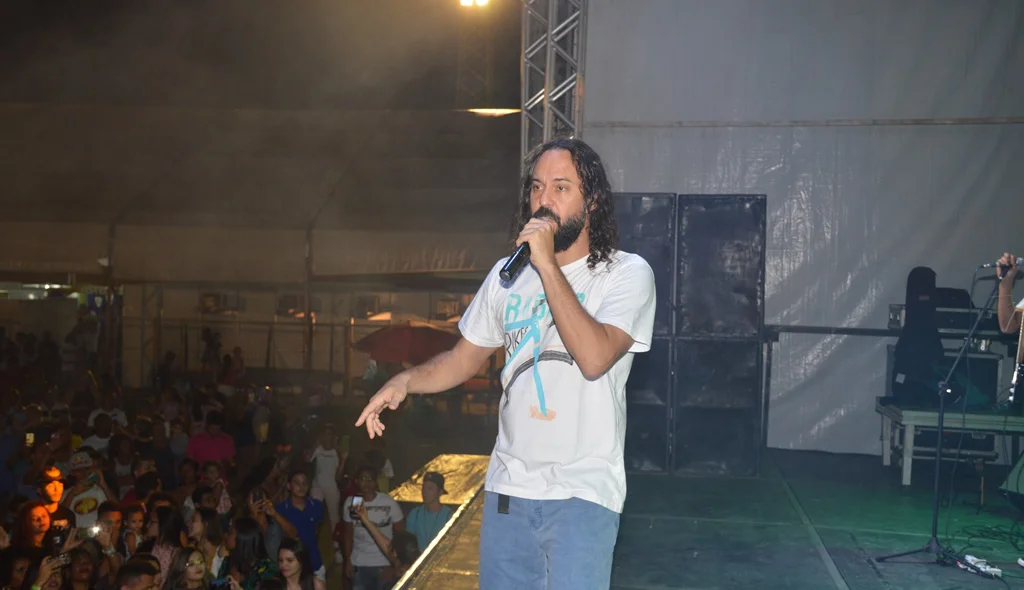 Gabriel O Pensador faz show no SaliVag