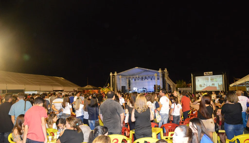 Muita gente prestigiou o show de Gabriel O Pensador