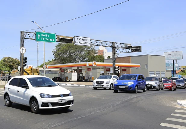 Semáforos apagados provocam trânsito lento na Avenida João XXIII