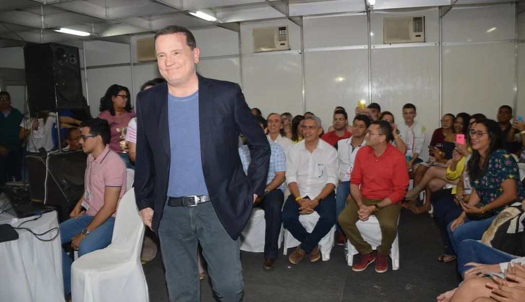 Jornalista é anunciado ao público