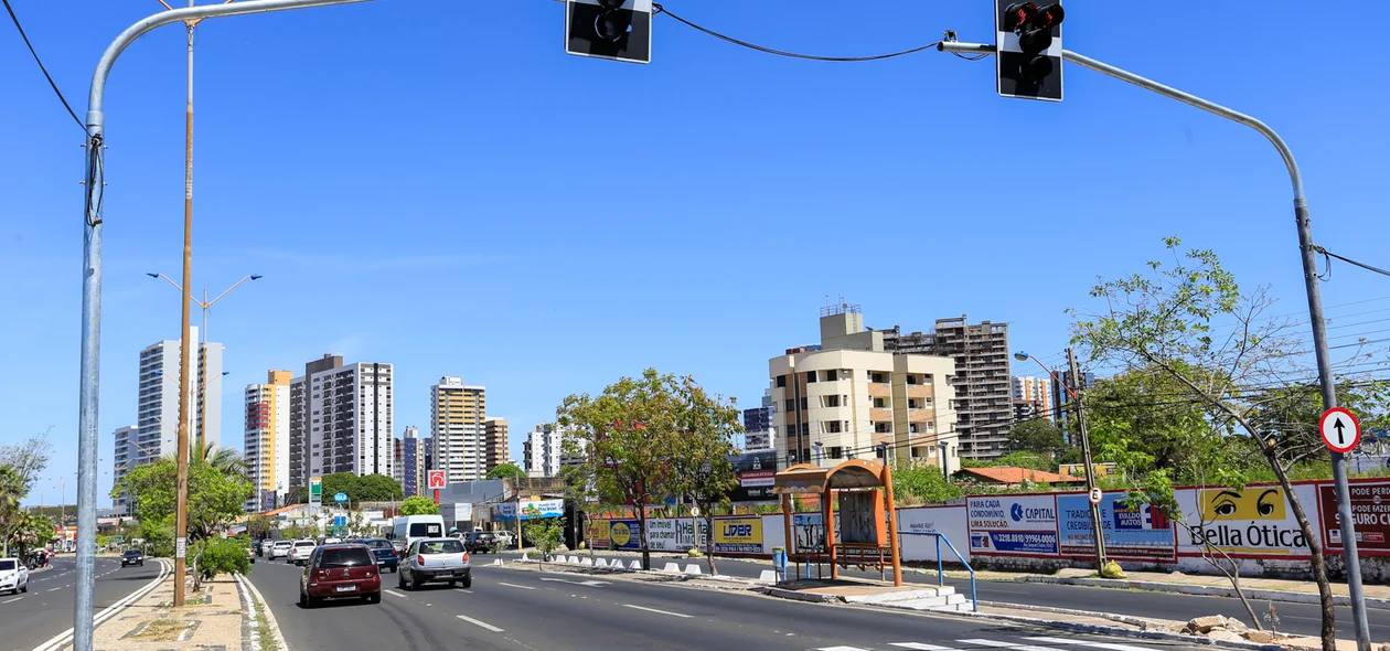 Novos semáforos na avenida João XXIII