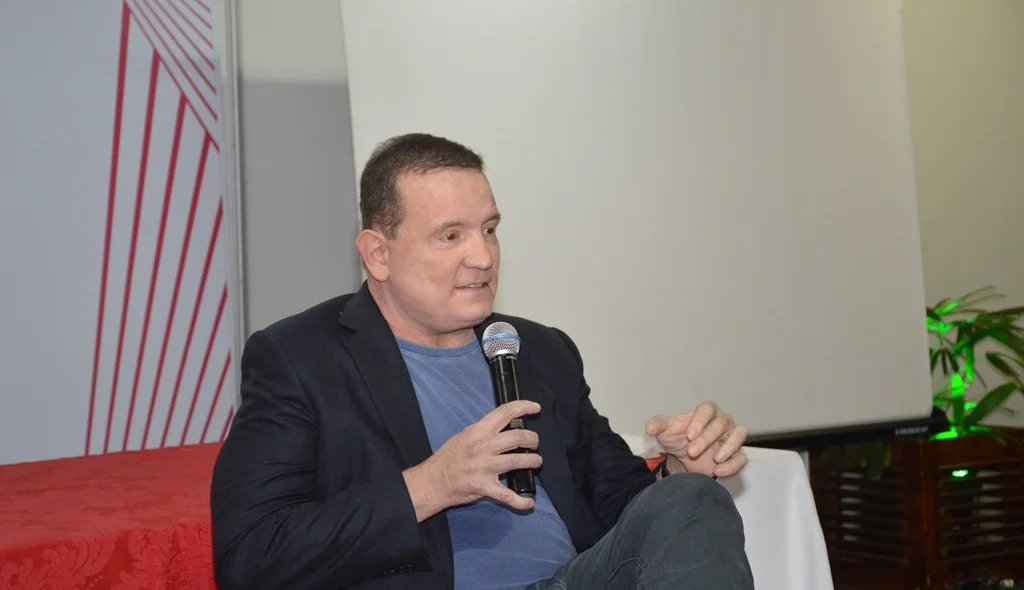 Roberto Cabrini falou por mais de uma hora e meia