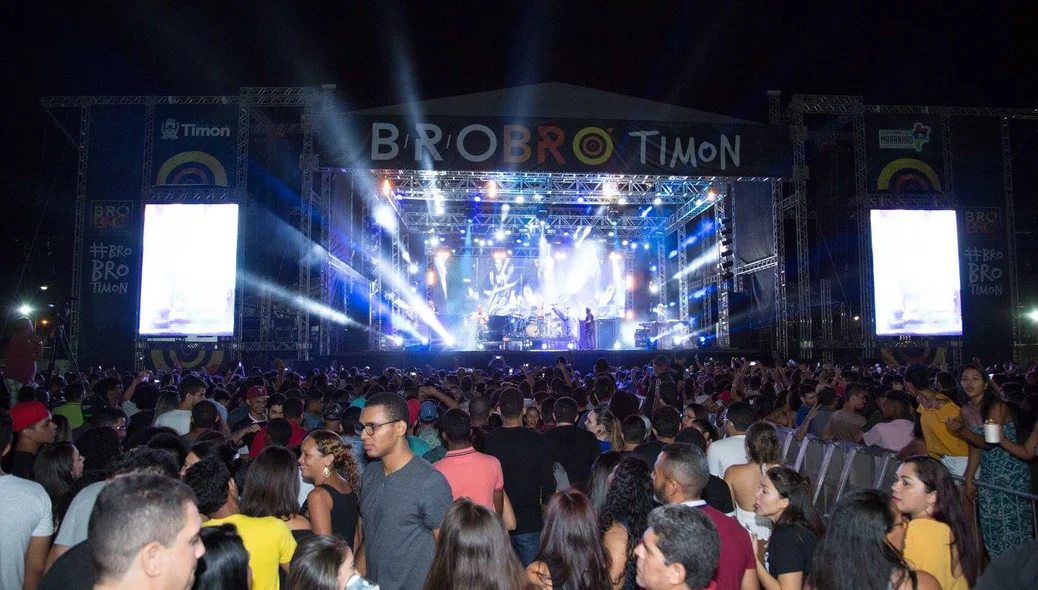 Grande público acompanhou a banda Os Paralamas do Sucesso em Timon
