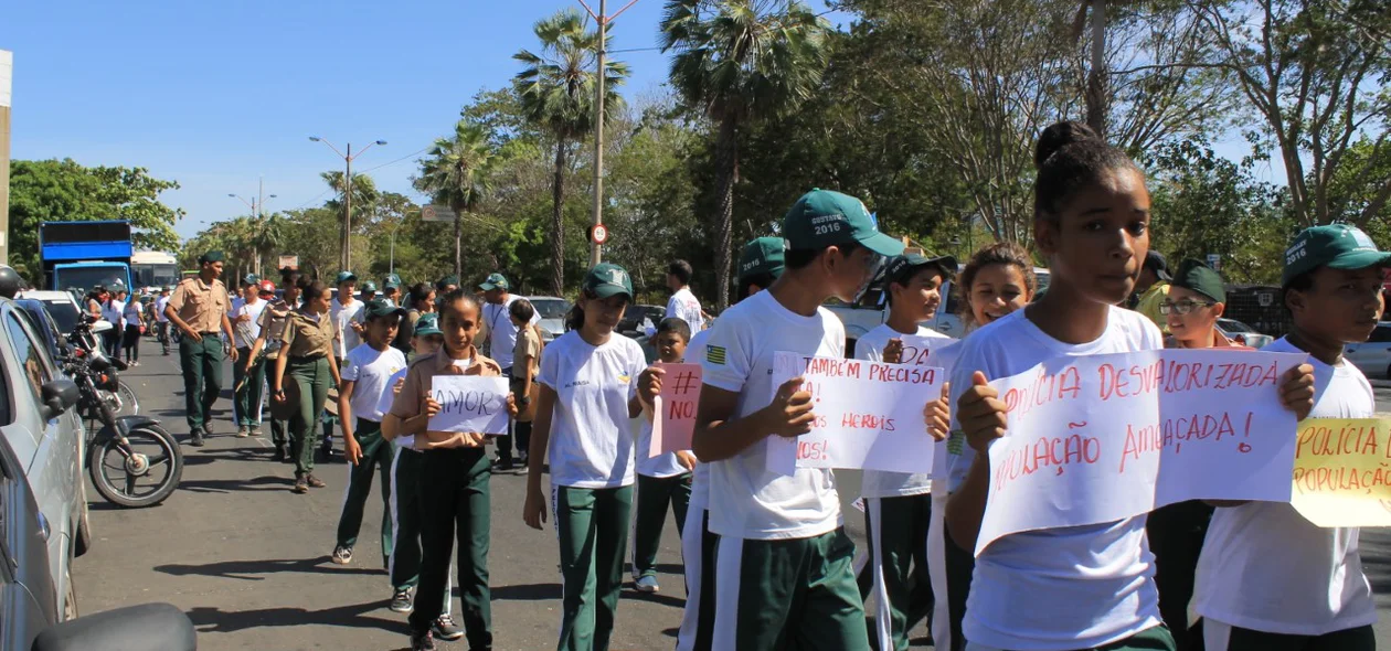 A caminhada iniciou na Assembleia Legislativa do Piauí  