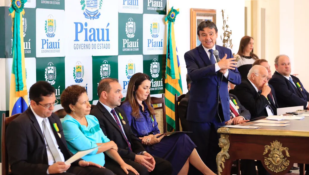 Governador Wellington Dias em solenidade