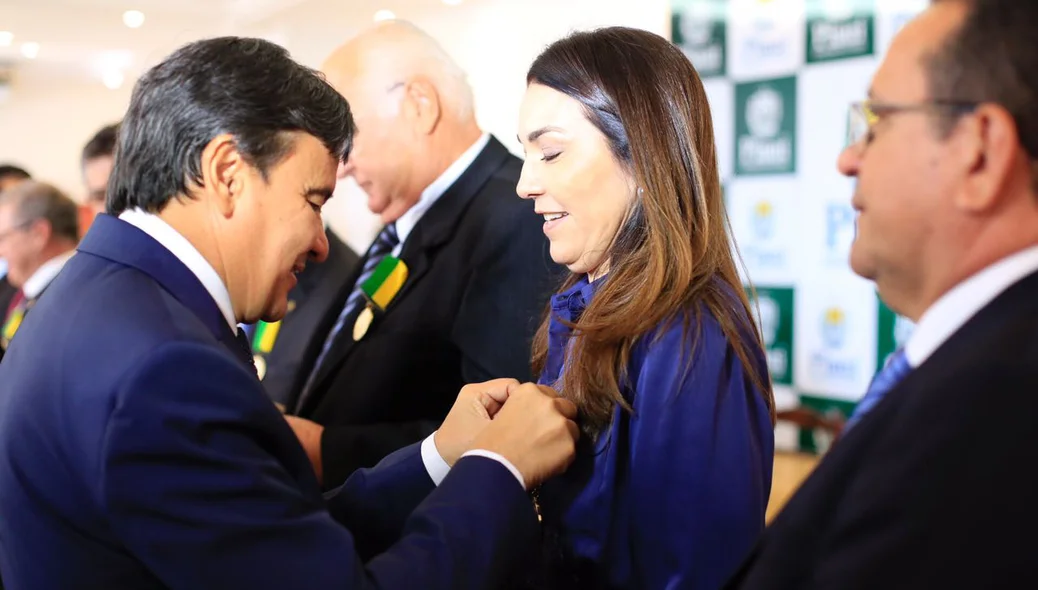 Margarete Coelho recebe medalha de Wellington Dias
