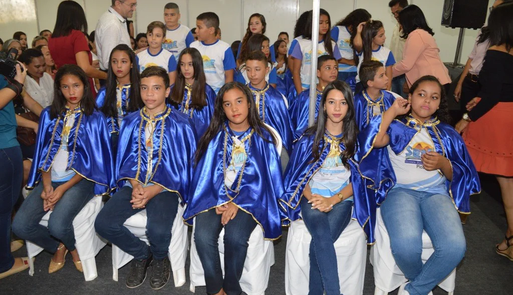 Membros da Academia Municipal de Letras Estudantil 