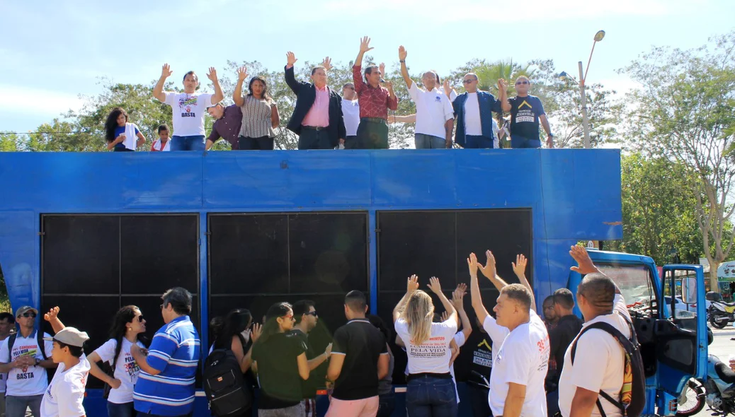 Policiais militares reivindicam mais segurança durante caminhada em Teresina 