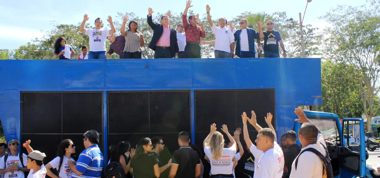 Policiais militares reivindicam mais segurança durante caminhada em Teresina 