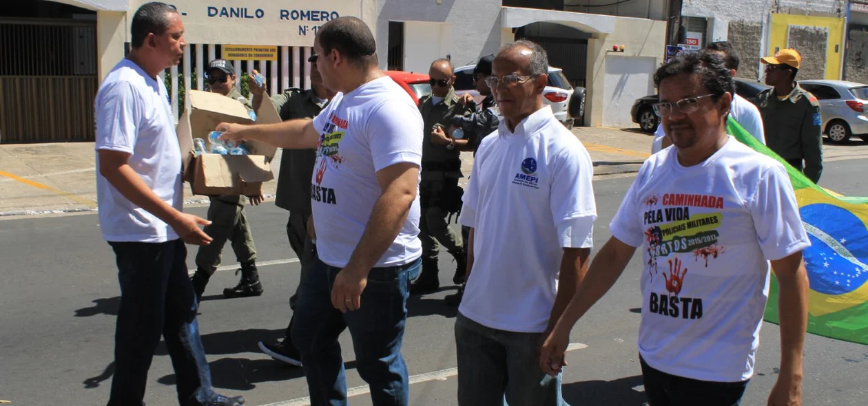 Policiais militares reivindicam mais segurança 