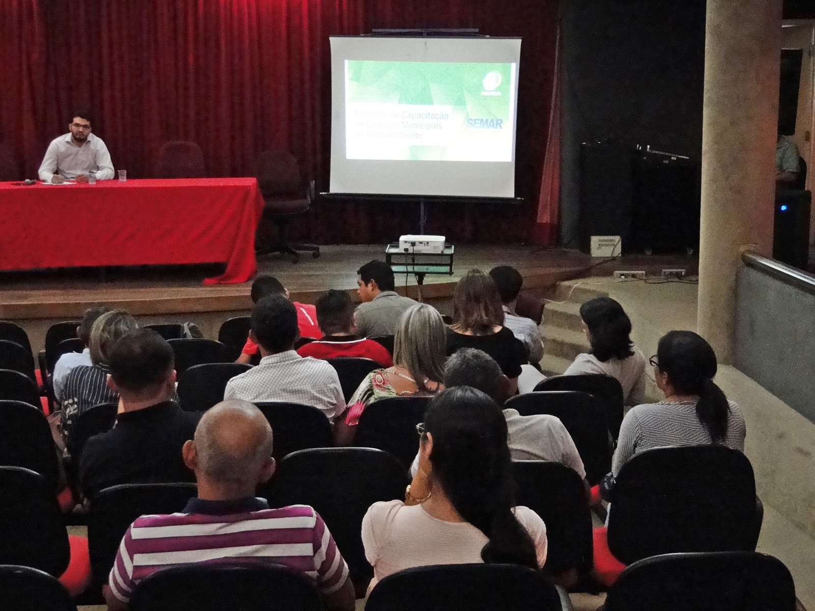Semar capacita gestores