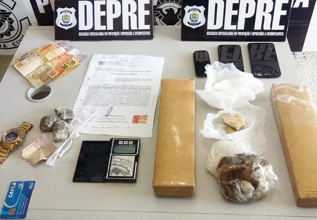 Depre apreende drogas na casa de capitão da PM no Novo Milênio