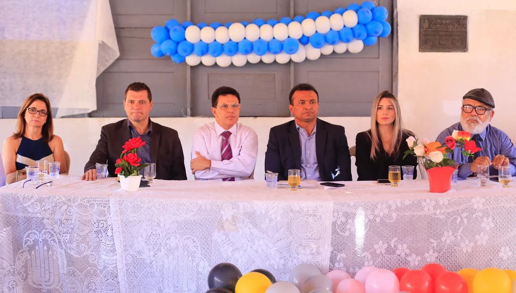 Autoridades em inauguração