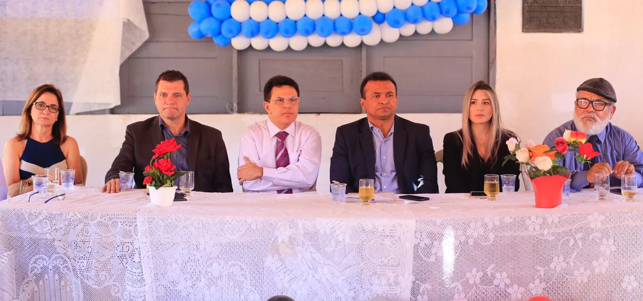 Autoridades em inauguração