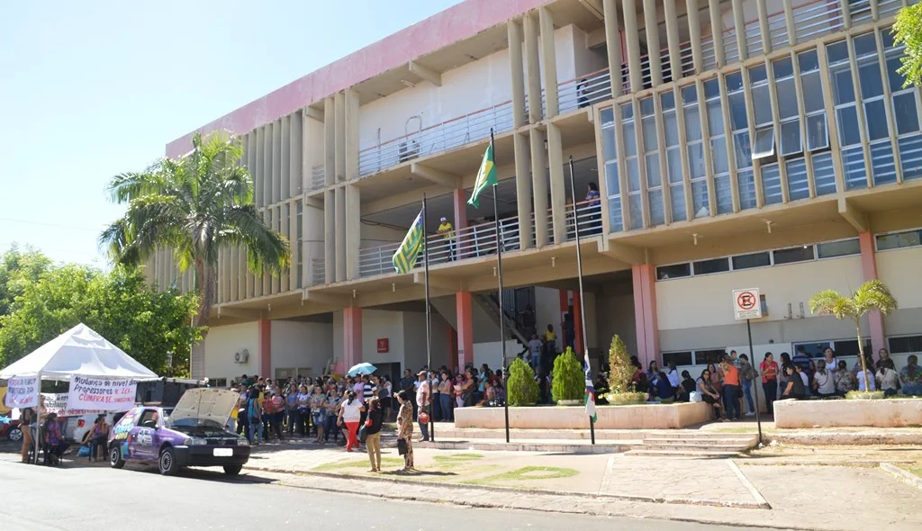 Manifestação foi em frente a sede da Prefeitura