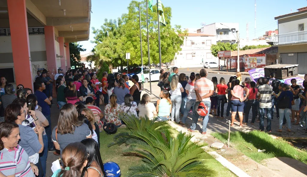 Manifestação reuniu expressivo número de servidores