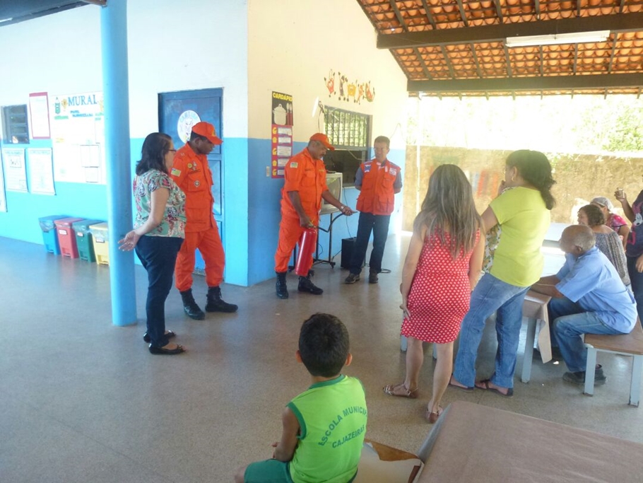Defesa Civil orienta a população contra incêndios em Teresina