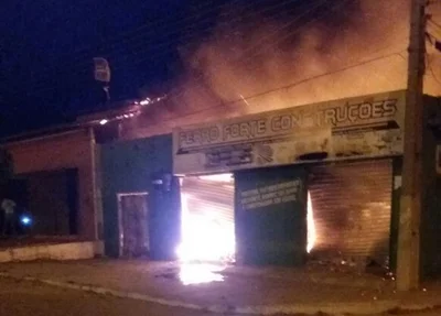 Loja incendiada