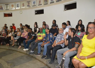Público prestigia solenidade de posse