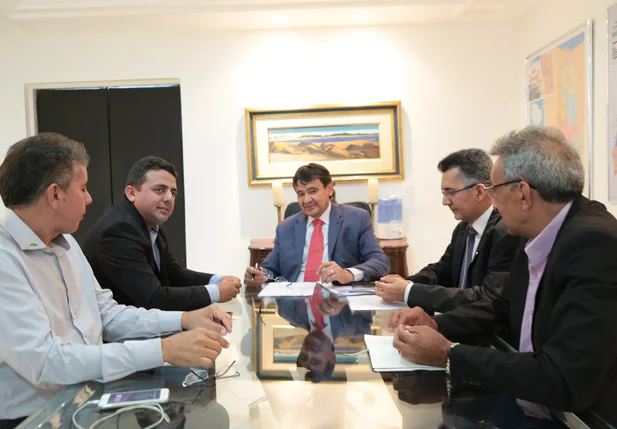 Wellington durante reunião