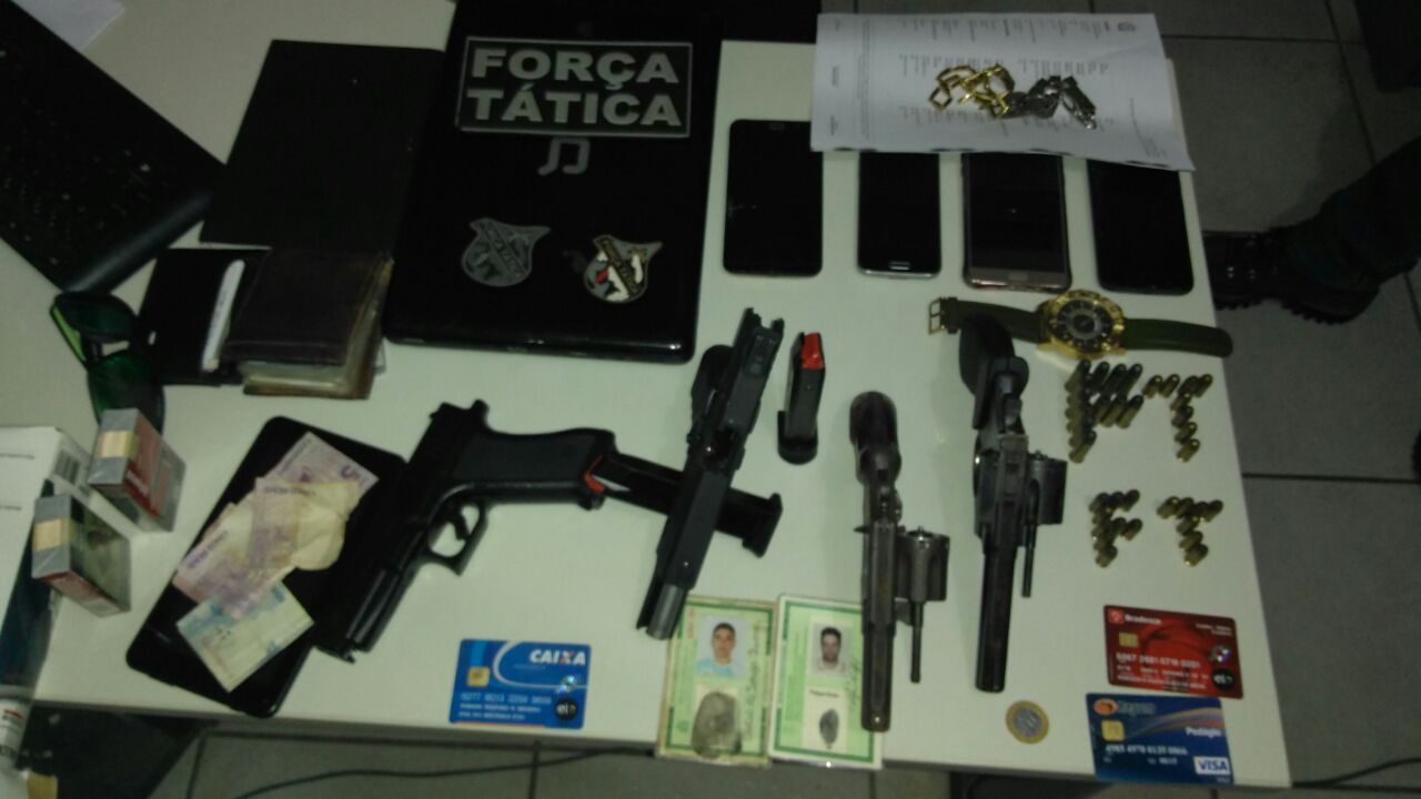 Material encontrado com os presos