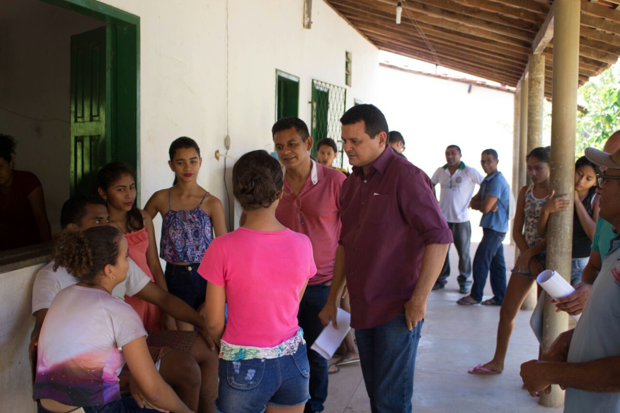 Prefeito Oliveira Júnior visita Escola Família Agrícola em Miguel Alves
