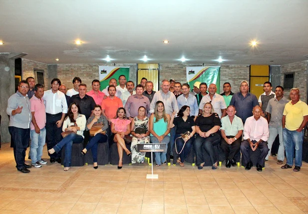 Ex-ministro com seus aliados em Campo Maior