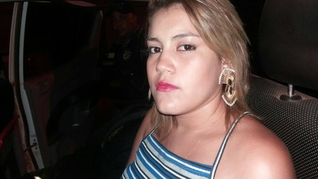 Mulher é presa com arma de fogo