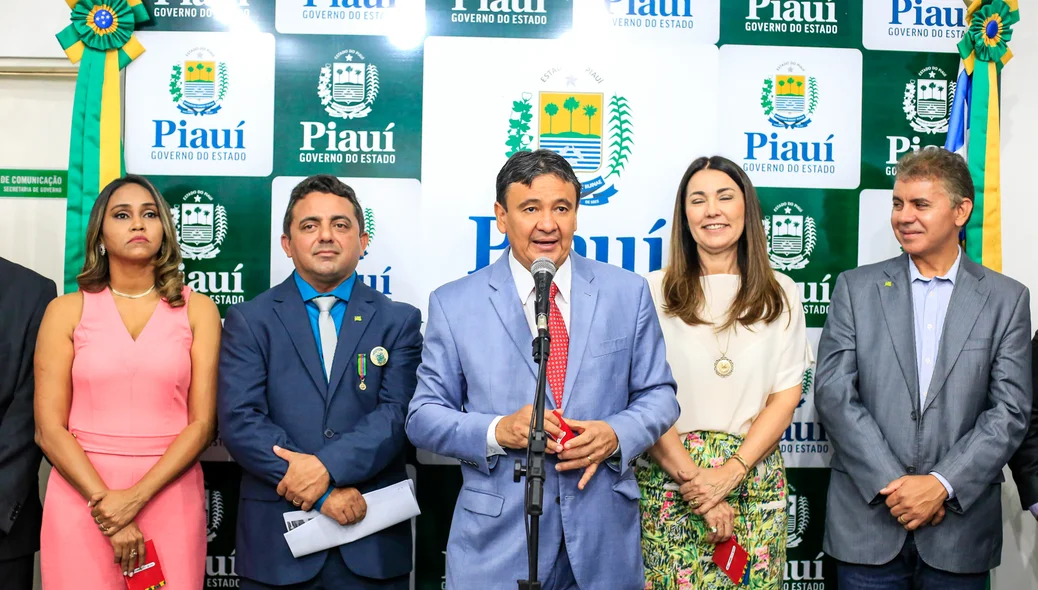 Governador durante seu pronunciamento