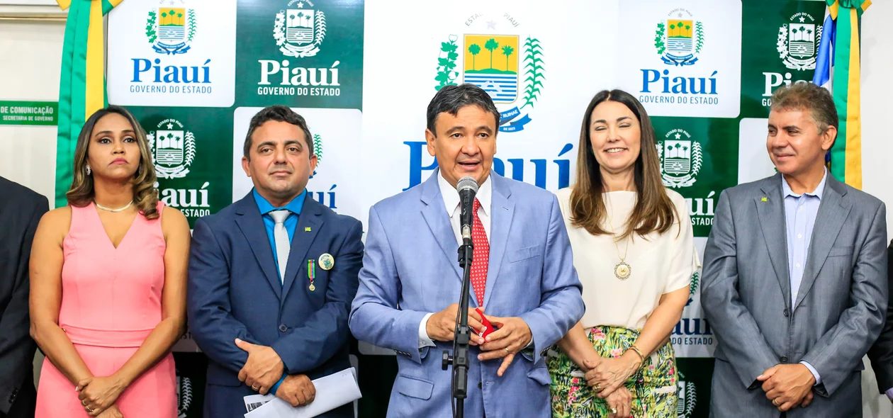 Governador durante seu pronunciamento