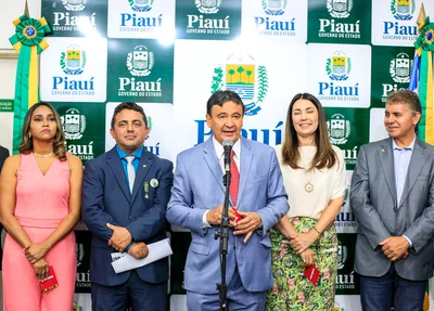 Governador durante seu pronunciamento