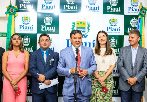 Governador durante seu pronunciamento