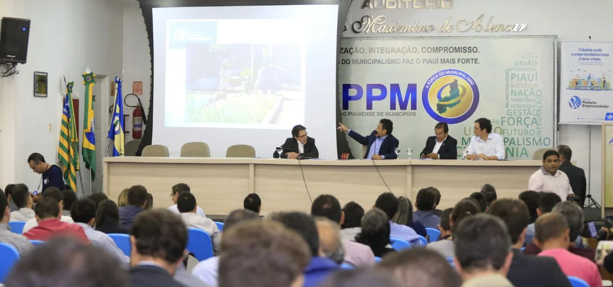 Gil Carlos durante seu pronunciamento