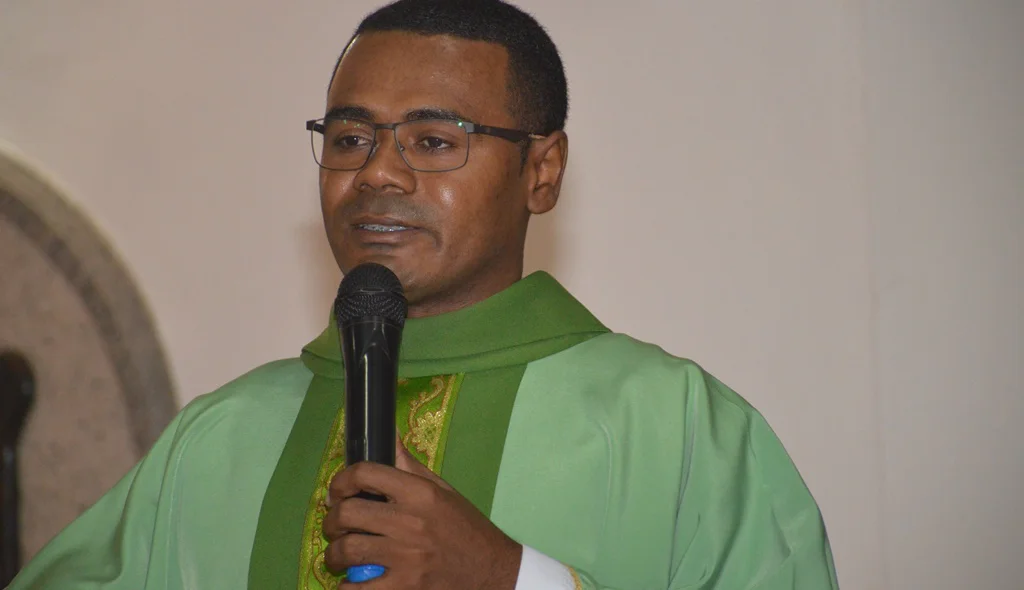 Padre Marcos Roberto presidiu a celebração
