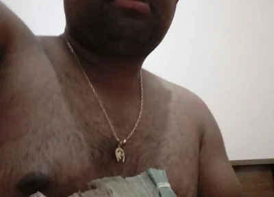 Foto de Moisés segurando maços de dinheiro circula no Whatsapp
