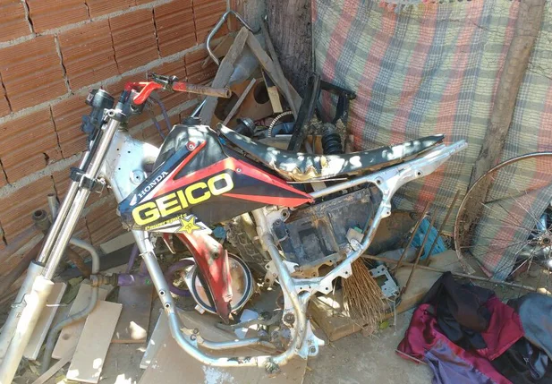 Moto recuperada em desmanche de Avelino Lopes