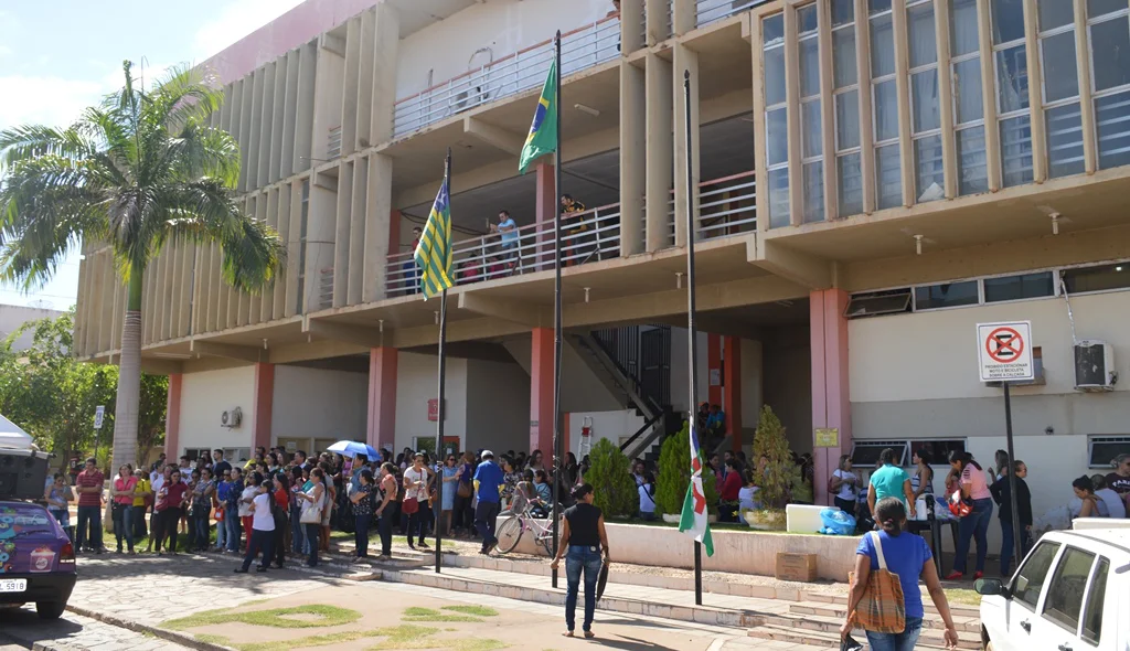 Servidores realizam novo protesto em frente a Prefeitura de Picos