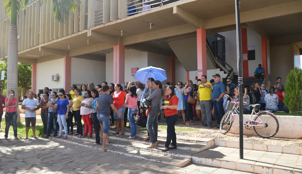 Servidores realizam novo protesto