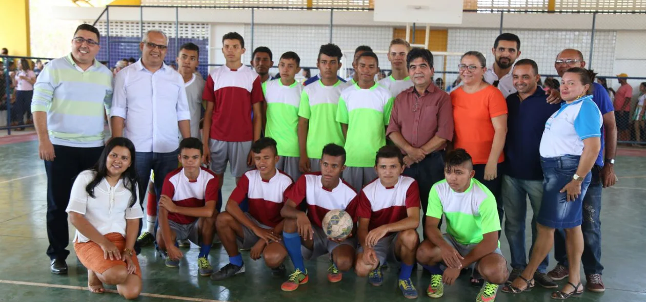 Inauguração da quadra de esportes de Esperantina