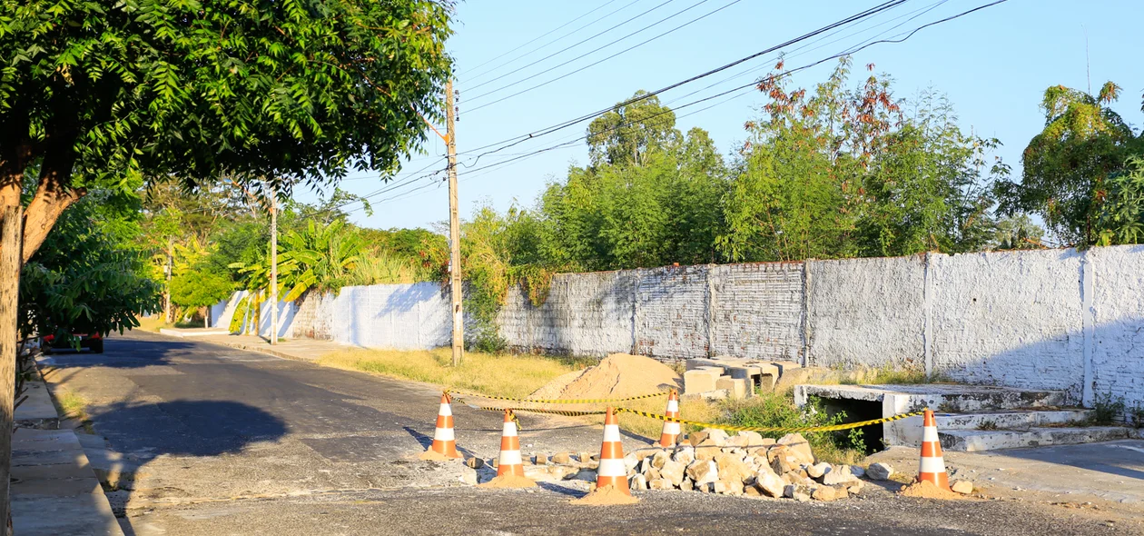 Moradores reclamam da obra