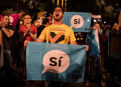 Pessoas votam a favor da independência da Catalunha