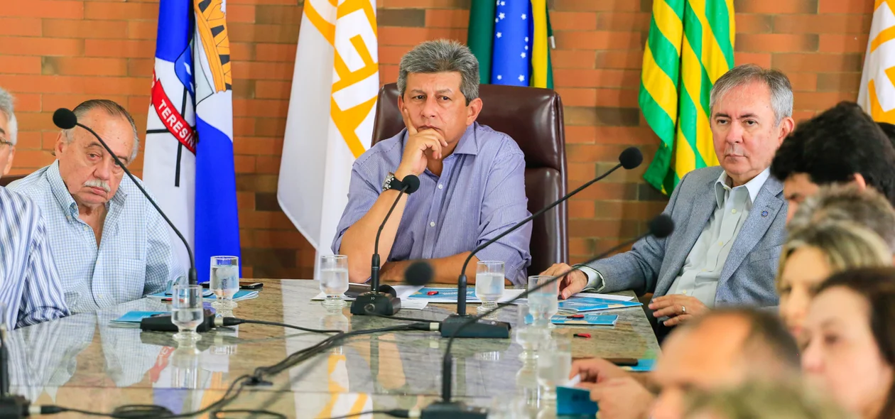 Autoridades participaram da palestra