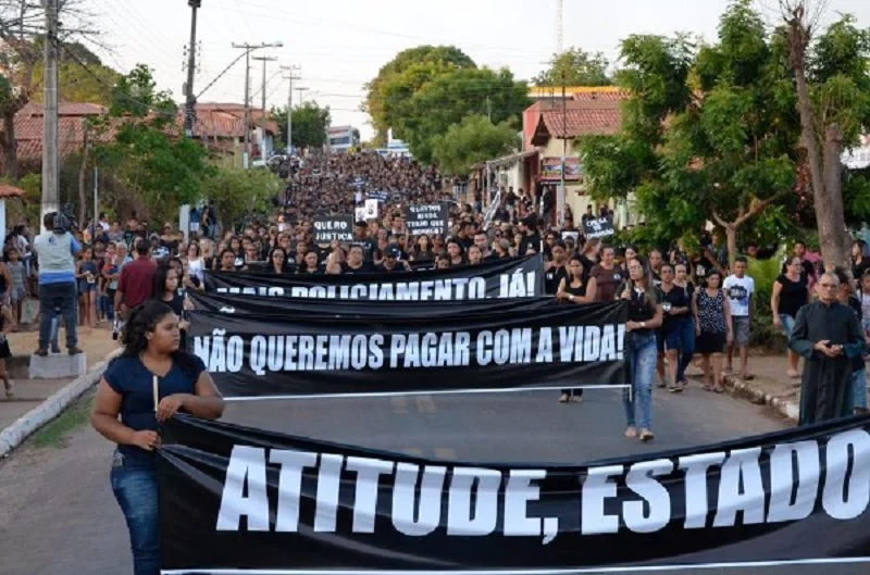 Multidão se reuniu no centro do município